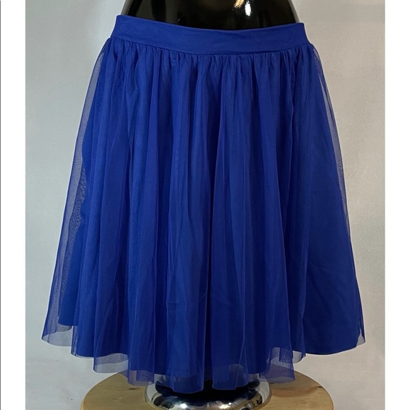 Two piece formal outfit by Love Reign in deep blue. - Picture 6 of 8